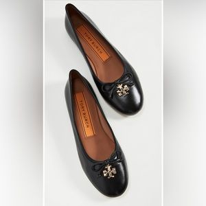 New Season Tory Burch charm ballerina shoes. BLK 100% leather, round toe flats.